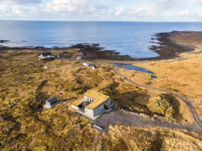 Hvassahraun Cabin by the Sea